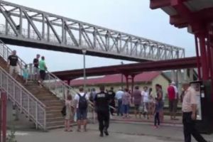 Gest şocant! Un bărbat s-a aruncat în gol de pe o pasarelă pietonală