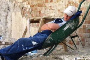 Greu cu MUNCITORII la Piteşti! Cine îi tocmeşte, să le facă şi treaba…