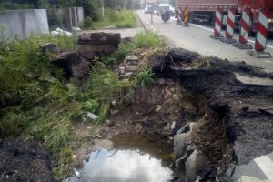 Circulaţie rutieră restricţionată pe DN 2E, în localitatea Capu Codrului