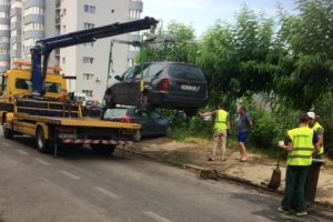 Șoferi, eliberaţi parcările! Programul curăţeniei stradale în Fratelia şi Lipovei