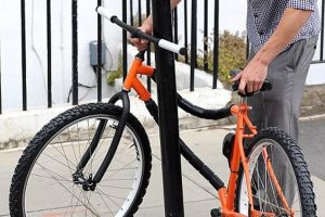 Bicicletă în valoare de 3.400 de lei, furată din faţa unui magazin din Sebeş, recuperată de poliţişti şi restituită păgubitului