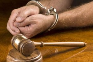 Sibian prins beat, fără permis şi cu o maşină furată – Poliţia l-a arestat