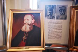 Portretele celor şapte episcopi martiri greco-catolici, prezentate Papei Francisc la Blaj, au fost aduse la Oradea (FOTO)