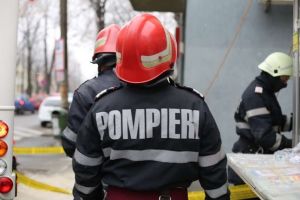 Inundaţii şi incendiile de vegetaţie i-au ţinut ocupaţi pe pompierii timişeni