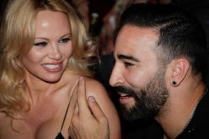 Un celebru fotbalist, acuzat de tortură fizică şi emoţională. Foto în articol