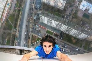 Selfie mortal. Mai mulţi turişti români s-au jucat cu viaţa lor