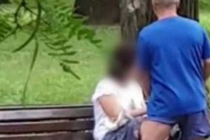 Amor pe o bancă în Parcul Central din Cluj Napoca. Cine sunt cei doi protagonişti
