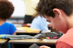 Alertă pentru cei care au aceste telefoane. Guvernul a decis. Dispar din România