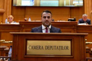 Sebastian Moise, fiul fostului lider al Partidei Romilor Dâmboviţa, a intrat în Parlament din partea PMP