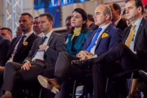 Orban a pus la Bucureşti o şefă după chipul şi asemănarea USR