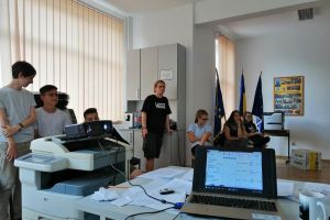 Pasionaţii de robotică din toată ţara, aşteptaţi din nou la Beclean. Două serii de Summer Camp Esentza