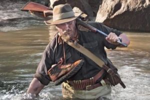 Viaţa printre băştinaşii din Indonezia. Povestea de film a bihoreanului care i-a prins pe cei de la Dior cu mâţa-n sac