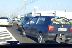 FOTO Accident cu trei maşini la Aeroport – cel puţin un rănit