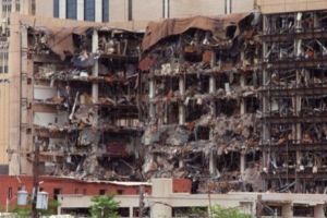 Suveranii născuţi vii, o ţăcăneală exotică sau o ameninţare la adresa securităţii statului? Nu vor CNP, nu au plăcuţe de înmatriculare legale la maşini, nu recunosc actele de stare civilă, vor în afara oricărei reguli