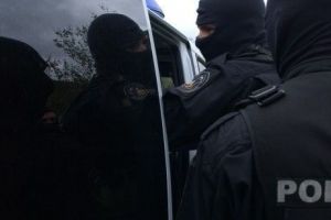 Contrabandiştii de ţigări din Ucraina, luaţi cu asalt de poliţişti