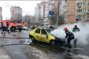 Război între taximetrişti. Interpretarea noii ordonanţe îi aduce pe şoferi în pragul disperării