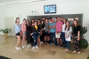 Vacanţă digitală pentru 16 elevi de la Colegiul „Nicu Gane”