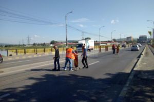 Sensul de mers Centru – Burdujeni, de pe podul de la Bazar, închis circulaţiei rutiere ...