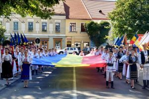 Ziua Drapelului Naţional, ziua defilării steagurilor istorice – de la Draco la Tricolor (FOTO-VIDEO)
