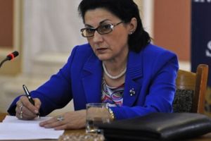 Scandal la TV, cu Ecaterina Andronescu! Replici acide şi ironii tăioase, într-o discuţie cu un deputat PNL