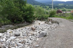 Se intervine de urgenţă pe drumurile judeţene de la Valea Rece şi Pârâul Iavardi