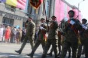 Ziua Drapelului, celebrată la Timişoara! Tricolorul a fost sărutat de oficialităţi [FOTO]