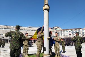 Ziua Drapelului Naţional, sărbătorită şi la Târgovişte  cu discursuri şi paradă militară