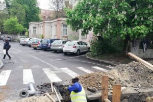 Compania Apa blochează strada Bisericii Române