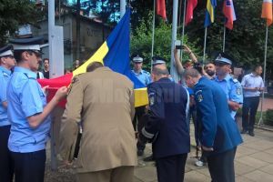 Ceremonie publică de înălţare a Drapelului României
