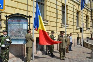 Ziua Drapelului Naţional a fost sărbătorită de oficialităţi şi de o mână de orădeni, în lipsa primarului şi a prefectului (FOTO)