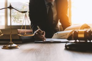 Competenţa în avocatură – succesul în apărarea legală