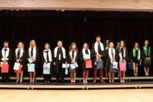 FOTOGALERIE. O nouă generaţie de absolvenţi ai Școlii Postliceale „Dimitrie Cantemir“ din Târgu Mureş