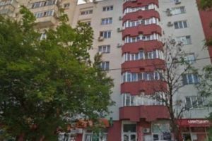 Șocant! Un bărbat a ameninţat că se aruncă în gol cu un copil de trei ani în braţe