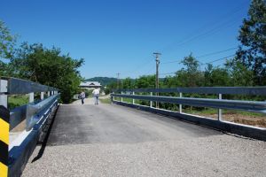 La Valea Lungă a avut loc recepţia lucrărilor la podul peste pârâul Tinoasa