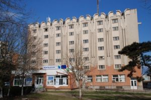 Cladirea fostei Poste Tomis 3 din Constanta, de vanzare. Cat cere proprietarul