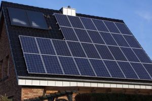 NU mai este nevoie de autorizaţie de construcţie la montarea panourilor fotovoltaice