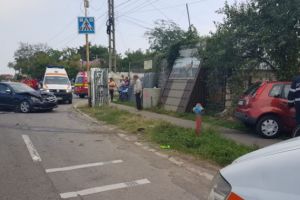 Accident la Valea Călugărească. Doi copii au fost răniţi