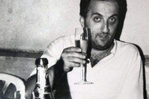 Alexandru Bindea bea şampanie şi tânjea după Cola. Povestea unei fotografii