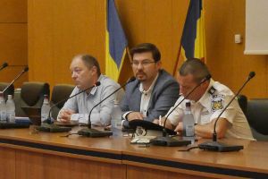 Primarul Necula cere Poliţiei locale să ia măsuri contra vitezomanilor şi a celor care se plimbă cu maşinile pe trotuare