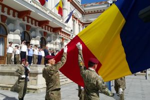 Ziua Drapelului a fost marcată astăzi în Piaţa Tricolorului din Bacău.
