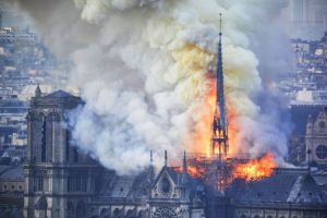 Incendiul de la Notre Dame – două variante pentru cauza declanşării focului