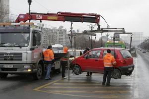 Primăria Braşov a scos la licitaţie ridicarea maşinilor parcate neregulamentar