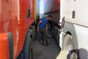 A golit motorina din camioane, a spart şi casa!