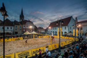 Piaţa Mică se transformă din nou în plajă pentru Sibiu Sands