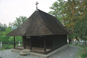 Delegatie de militari din Fortele Navale, la jubileul Manastirii Dintr-un Lemn din judetul Valcea