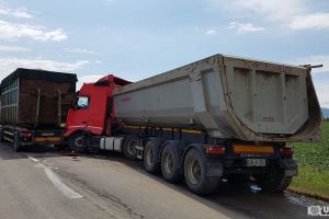 Accident rutier pe DJ 107 B, între Galtiu şi Coşlariu. O persoană rănită după o coliziune între două camioane. Trafic BLOCAT!