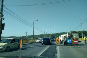 Circulaţie de coşmar între Burdujeni şi centrul Sucevei, după ce ieri a fost închis un ...