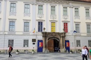 Anchetă internă la Muzeul Brukenthal. Se calculează pierderile din cauza FITS