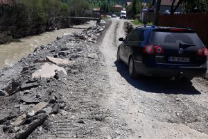 Se poate circula pe drumul judeţean de la Valea Rece