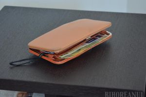 Hoaţe prinse la Chişlaz: Două femei i-au cerut apă unei localnice şi, până le-a adus, i-au furat portofelul din casă